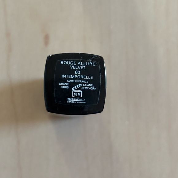 NWOT-2 tubes Chanel Rouge Allure Velvet lipsticks - 2 tubes - Picture 10 of 11